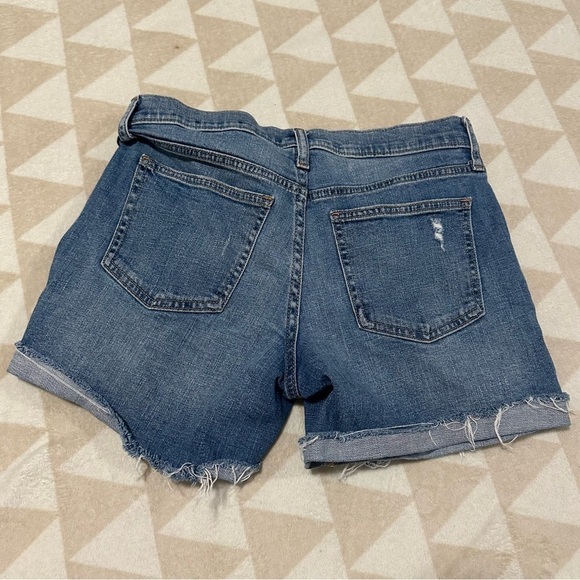 Gap 5” distressed cuffed denim shorts - Picture 2 of 4